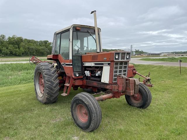 Image of International Harvester 1086 equipment image 2