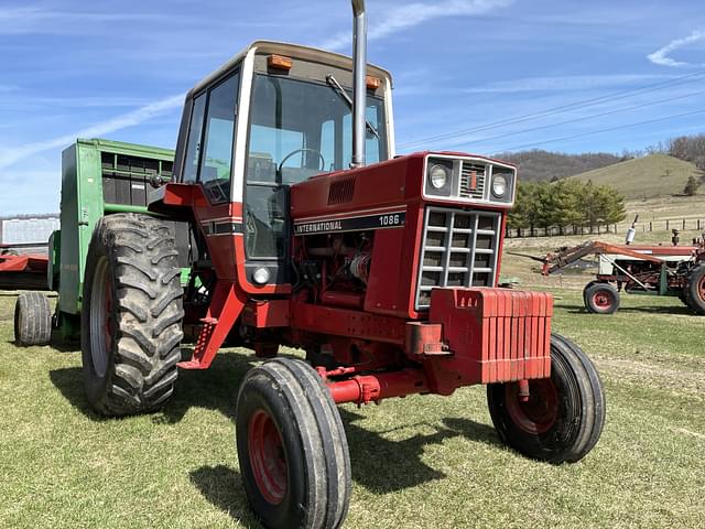 Image of International Harvester 1086 equipment image 1