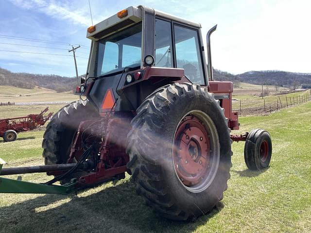 Image of International Harvester 1086 equipment image 2