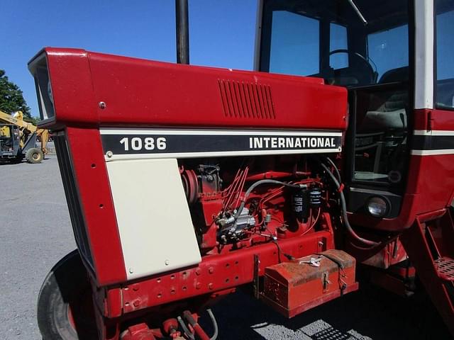 Image of International Harvester 1086 equipment image 2