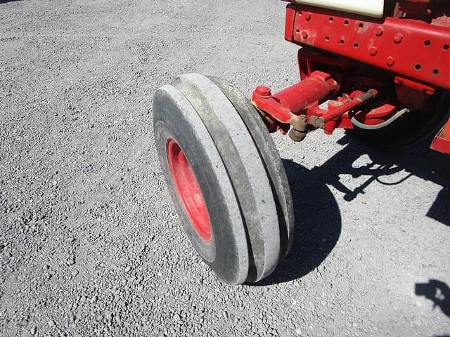 Image of International Harvester 1086 equipment image 4
