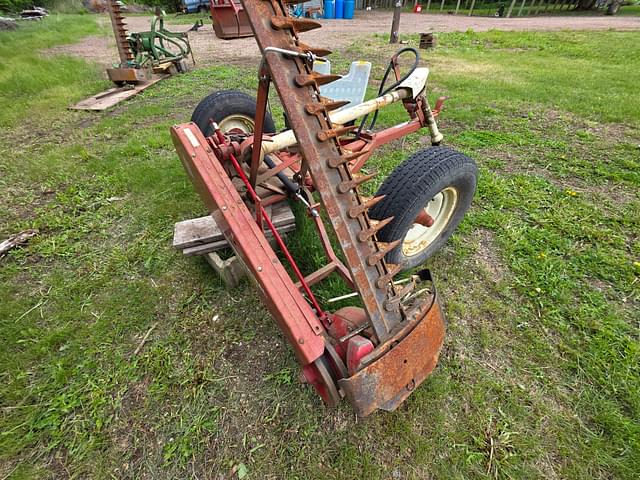 Image of International Harvester 1100 equipment image 2