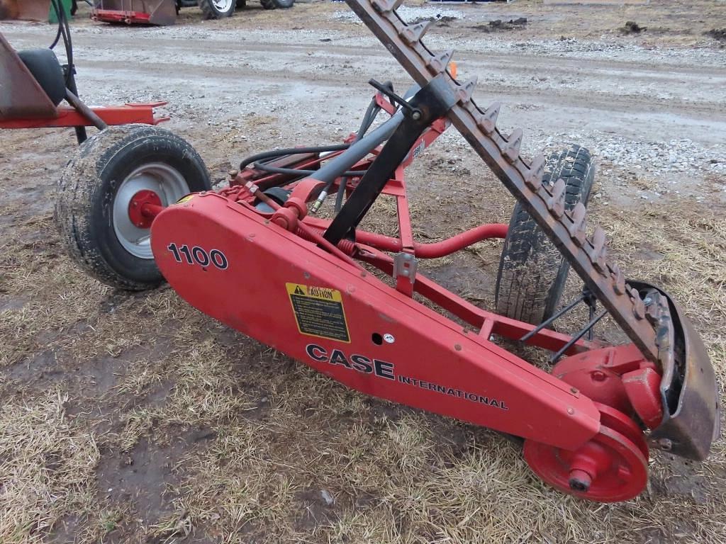 Image of International Harvester 1100 Image 1