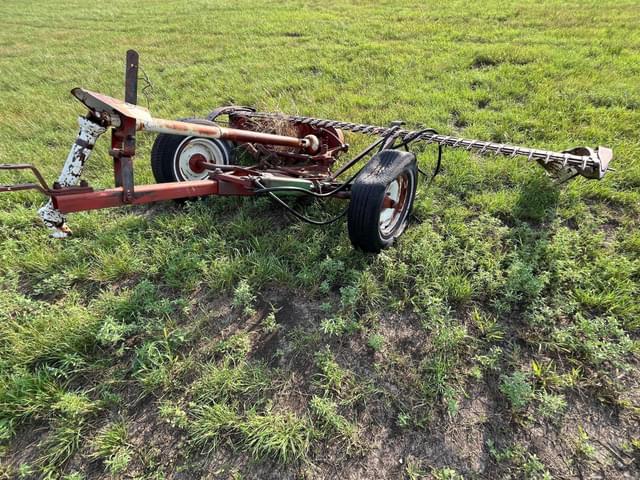 Image of International Harvester 1100 equipment image 1