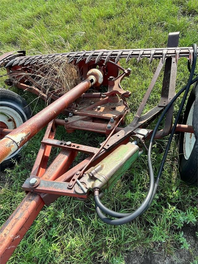 Image of International Harvester 1100 equipment image 2