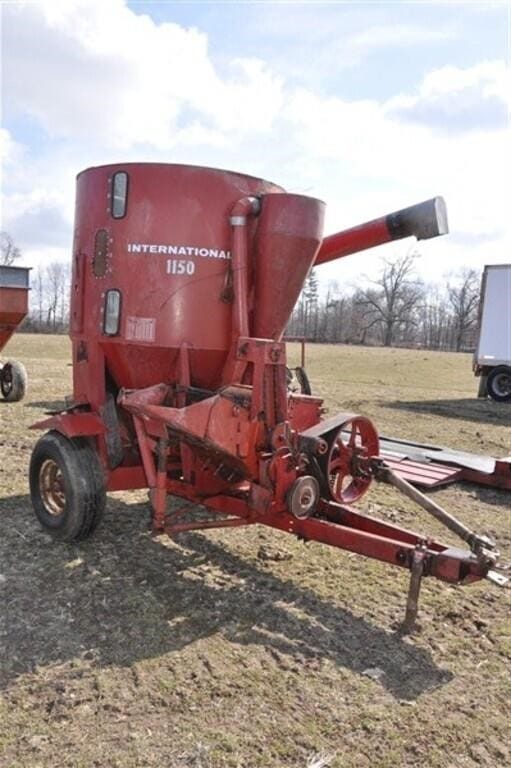 International Harvester 1150 Equipment Image0