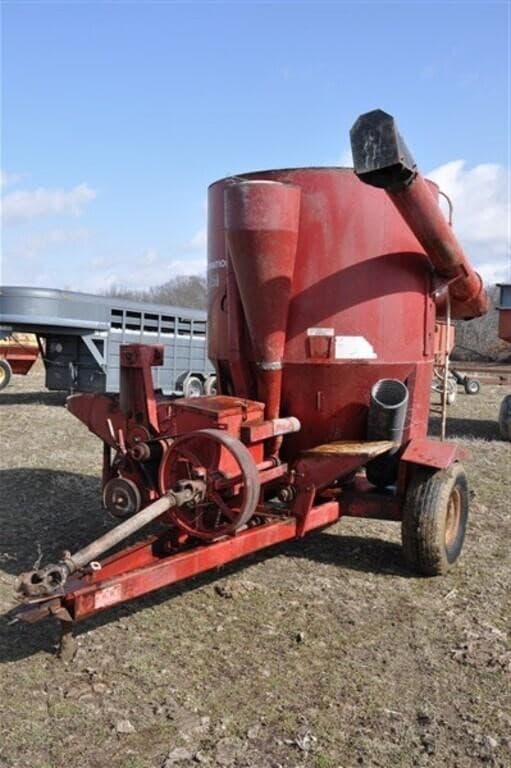 Image of International Harvester 1150 equipment image 2