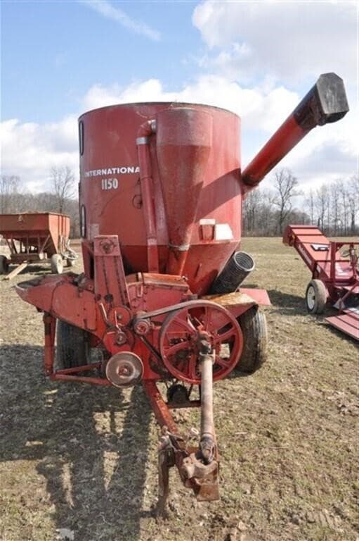 Image of International Harvester 1150 equipment image 3