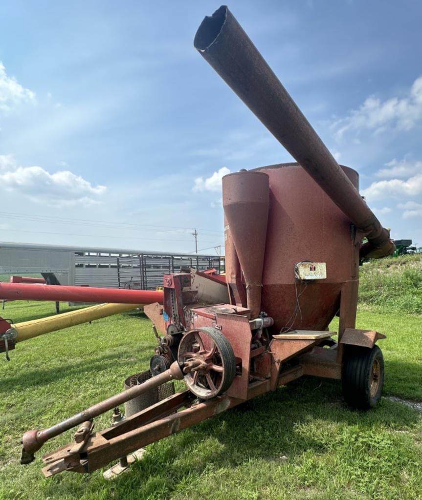 Image of International Harvester 1150 Image 1