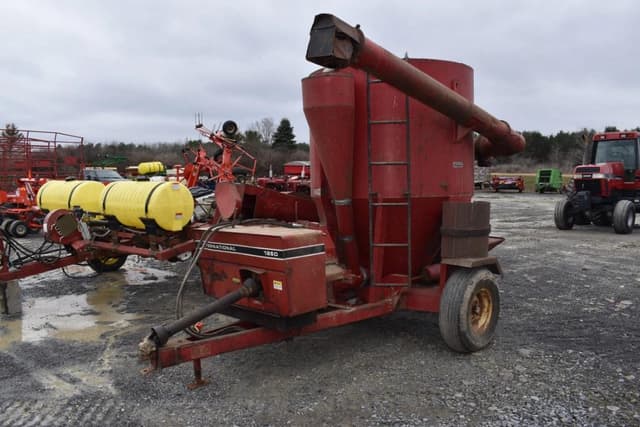 Image of International Harvester 1250 equipment image 1