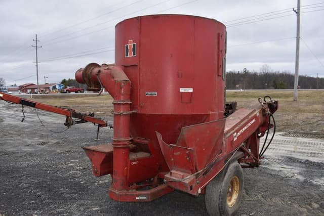 Image of International Harvester 1250 equipment image 4