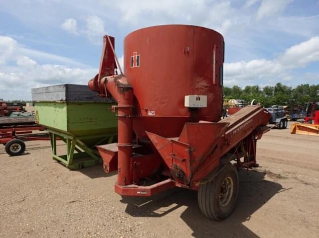 Image of International Harvester 1250 equipment image 2