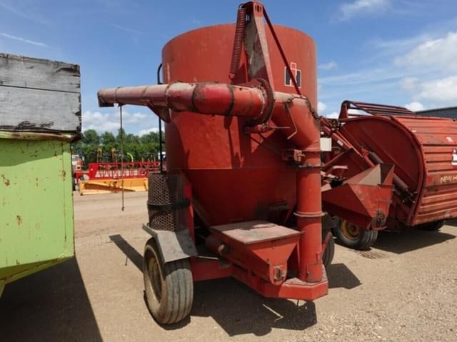 Image of International Harvester 1250 equipment image 3