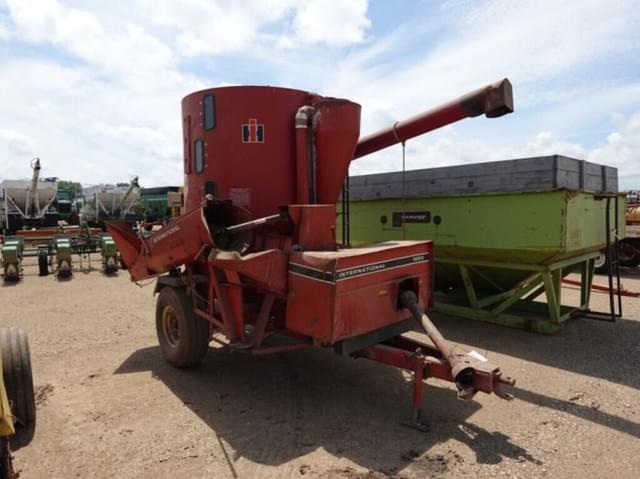 Image of International Harvester 1250 equipment image 1