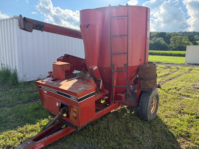 Image of International Harvester 1250 equipment image 1