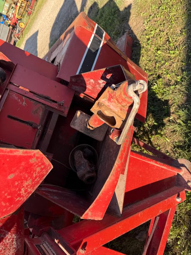 Image of International Harvester 1250 equipment image 3
