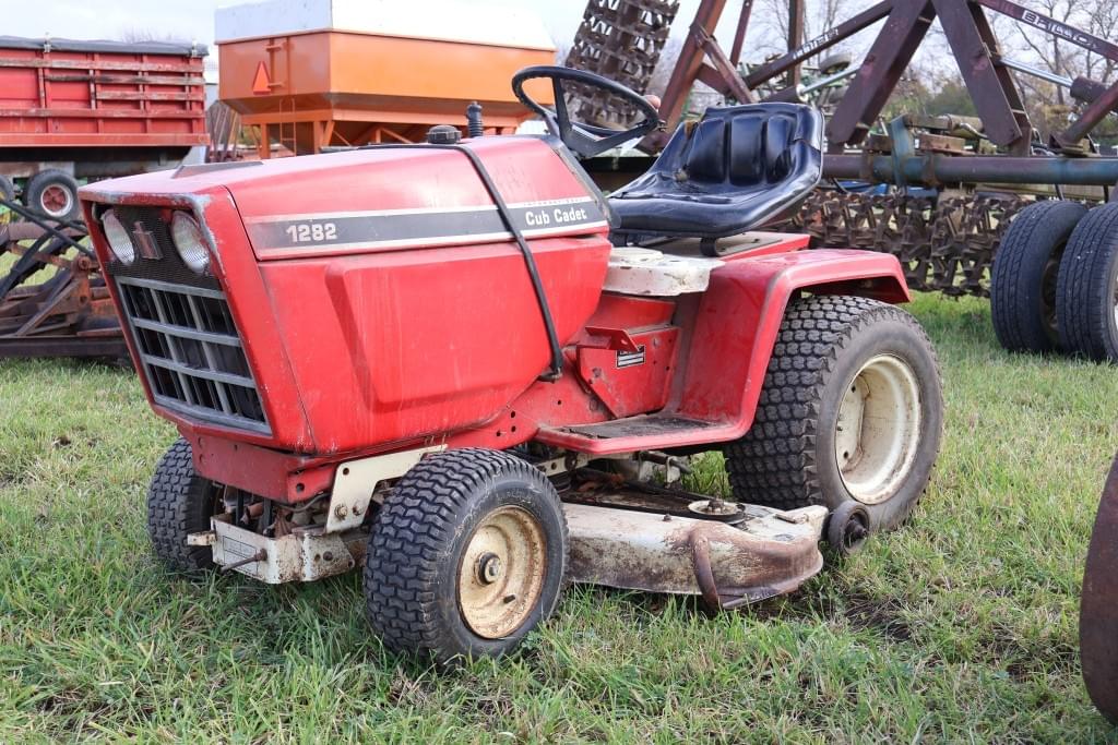 Image of International Harvester 1282 Image 1