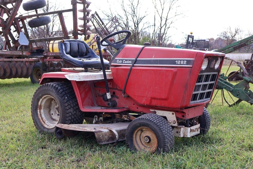 International Harvester 1282 Equipment Image0