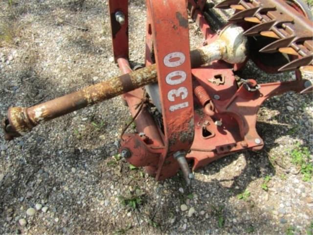 Image of International Harvester 1300 equipment image 3