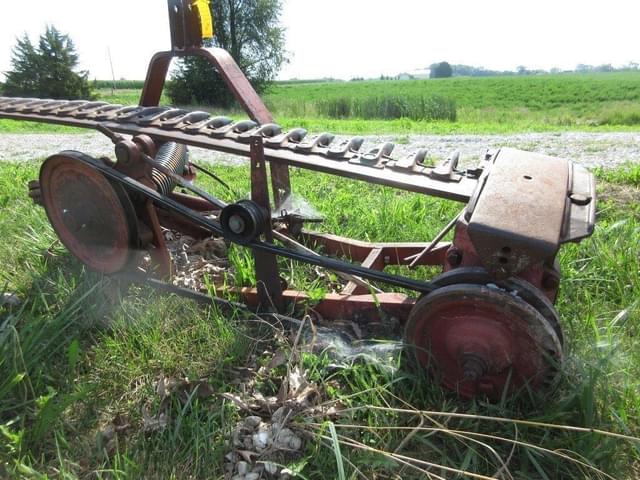 Image of International Harvester 1300 equipment image 4