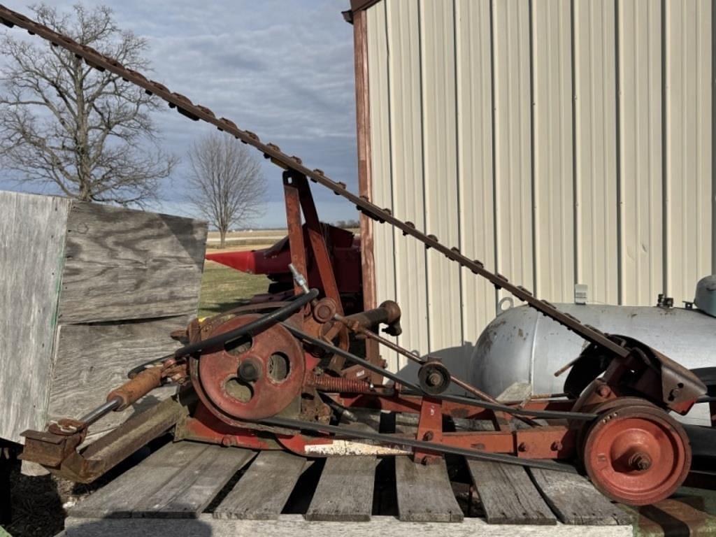 Image of International Harvester 1300 Image 1