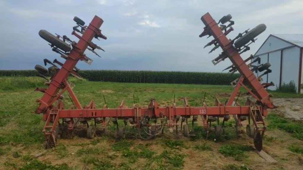 International Harvester 133 Equipment Image0