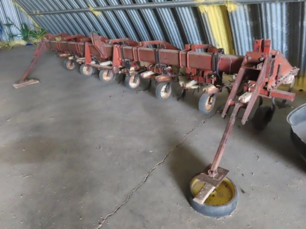 Main image International Harvester 133