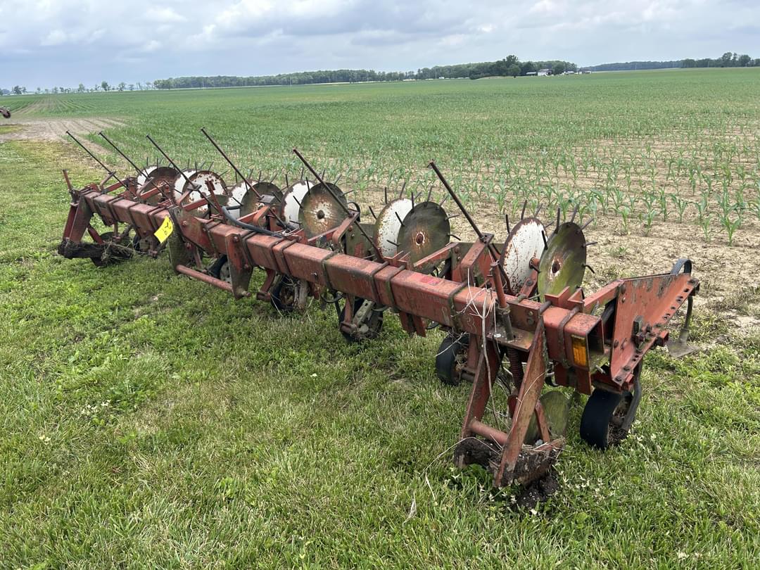 Image of International Harvester 133 Primary image