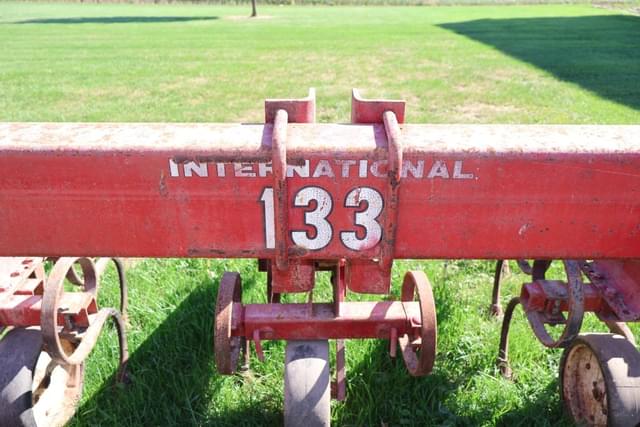 Image of International Harvester 133 equipment image 1