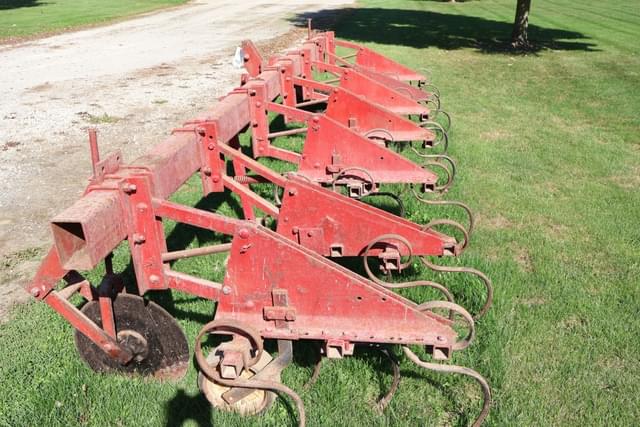 Image of International Harvester 133 equipment image 4