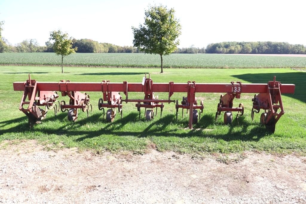 International Harvester 133 Equipment Image0