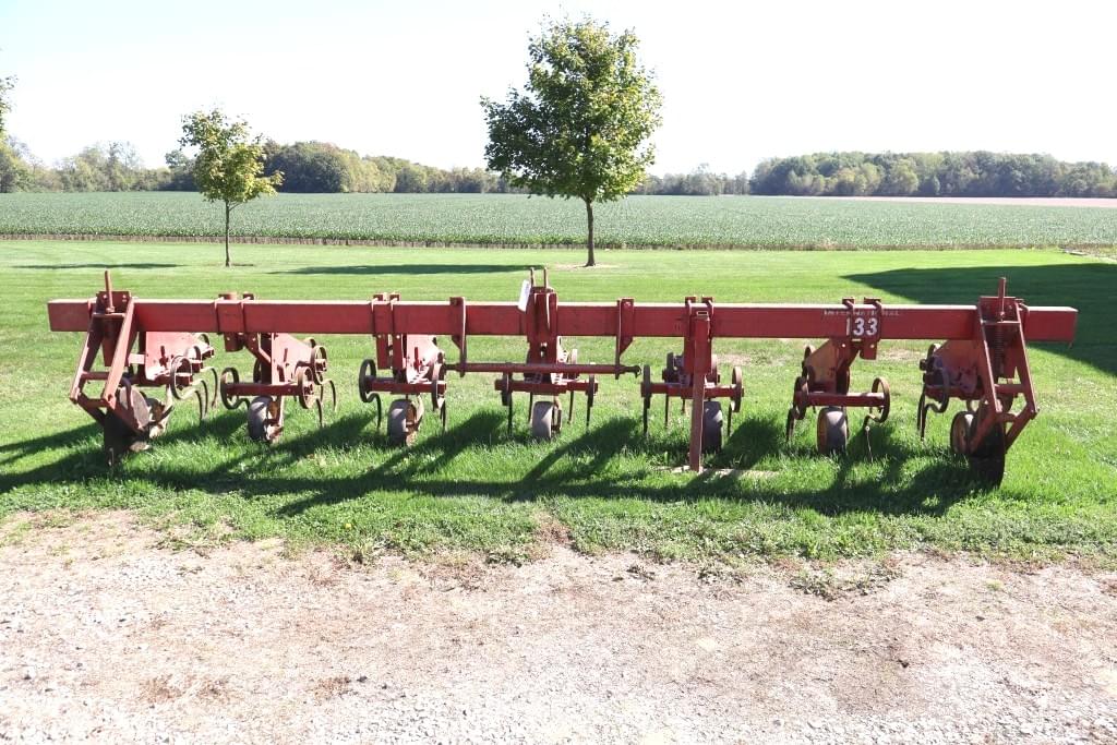 Image of International Harvester 133 Primary image