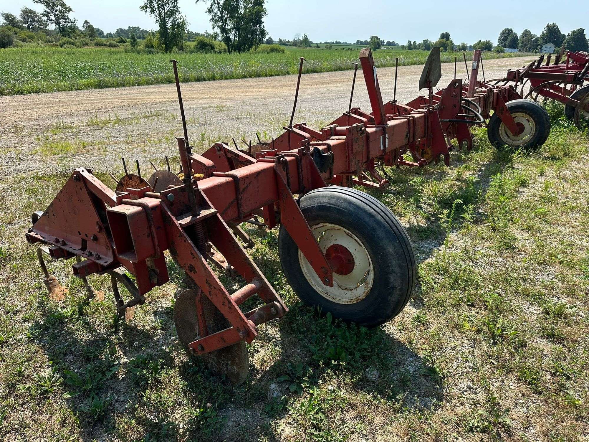 International Harvester 133 Equipment Image0