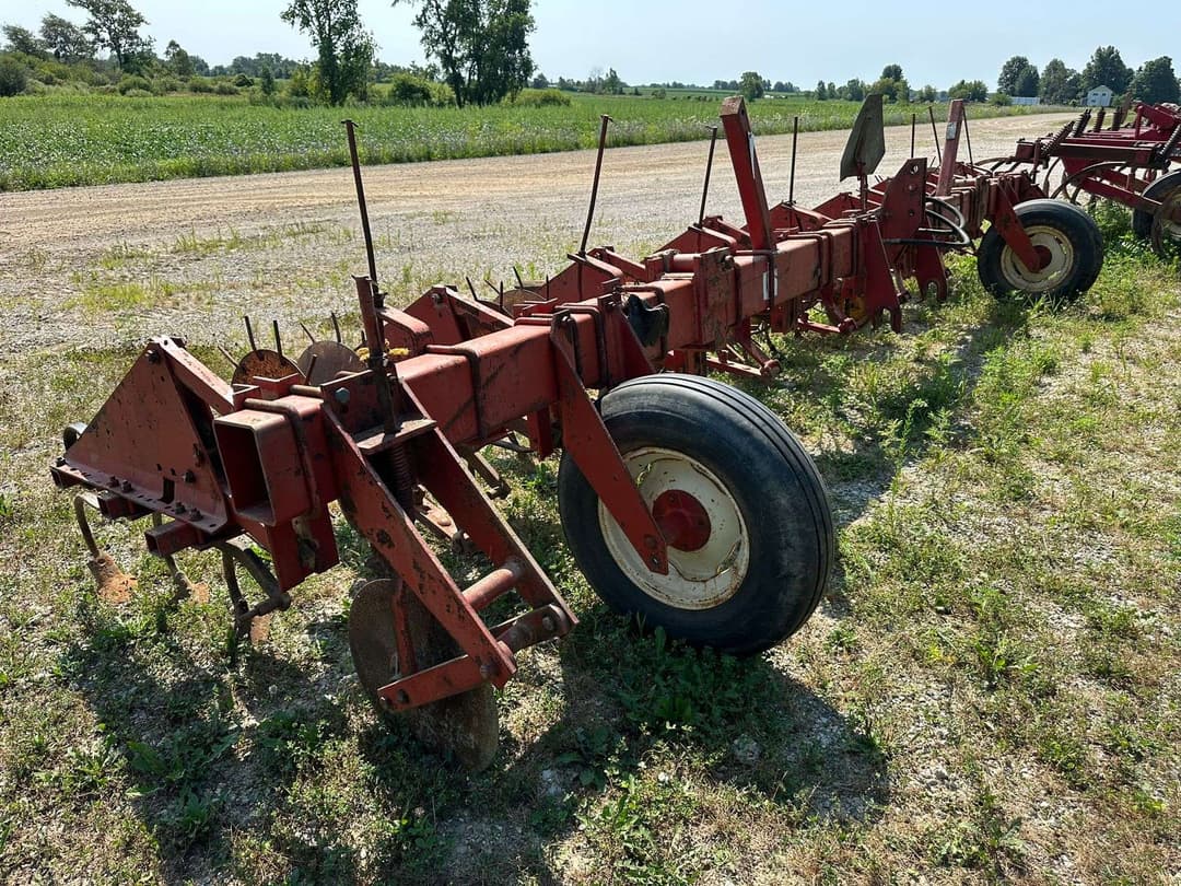 Image of International Harvester 133 Primary image