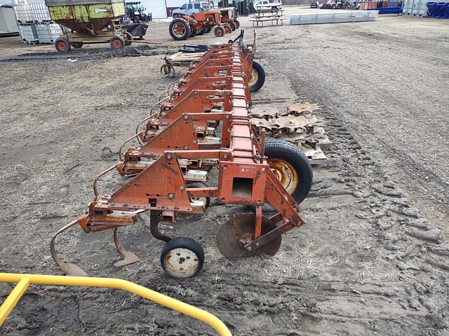 Image of International Harvester 133 equipment image 2
