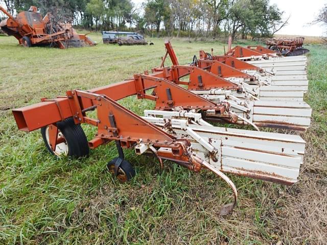 Image of International Harvester 133 equipment image 2
