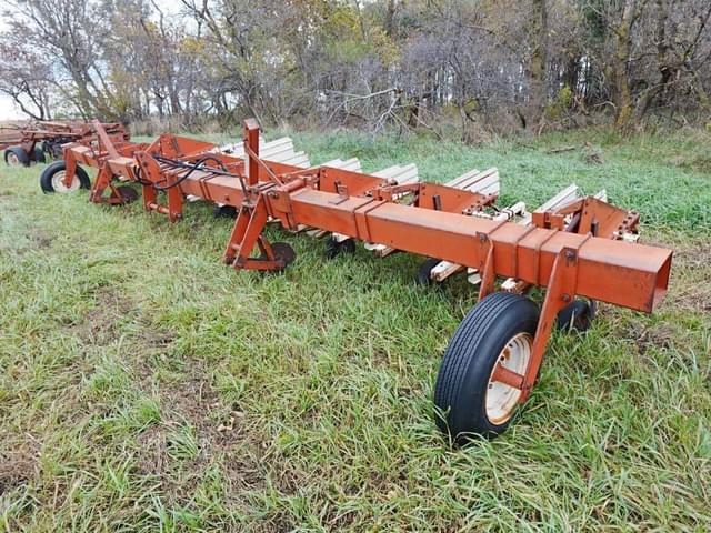 Image of International Harvester 133 equipment image 3