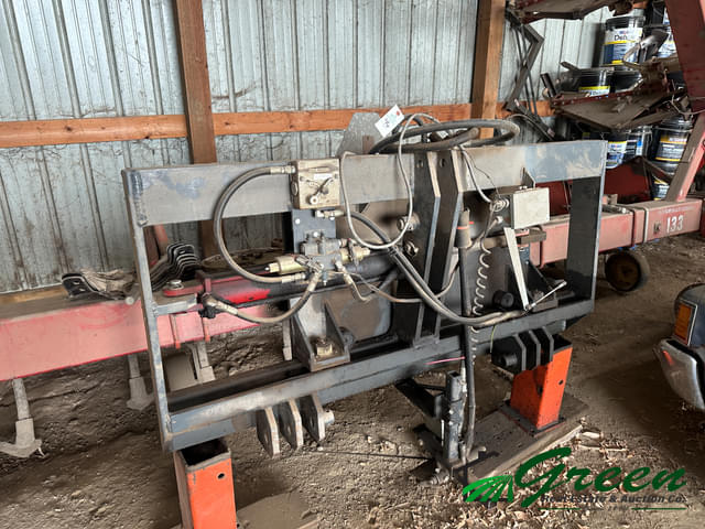 Image of International Harvester 133 equipment image 1