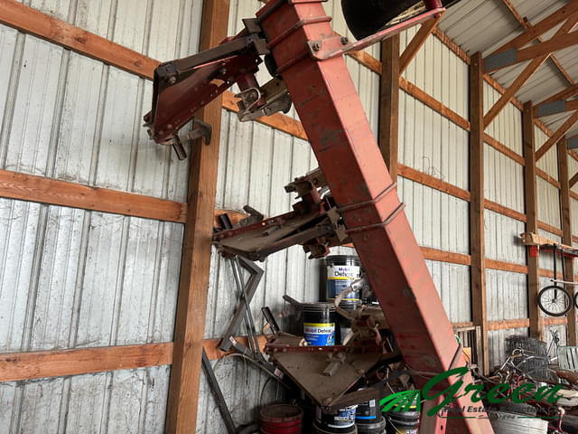 Image of International Harvester 133 equipment image 3