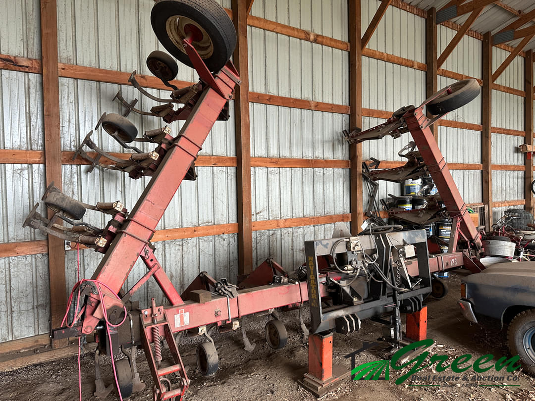 Image of International Harvester 133 Primary image