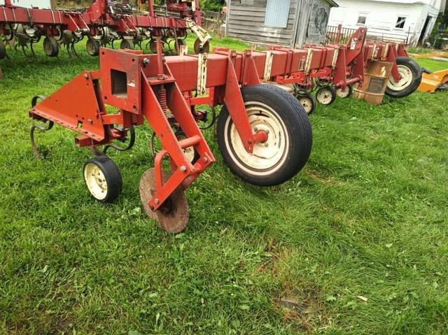Image of International Harvester 133 equipment image 3