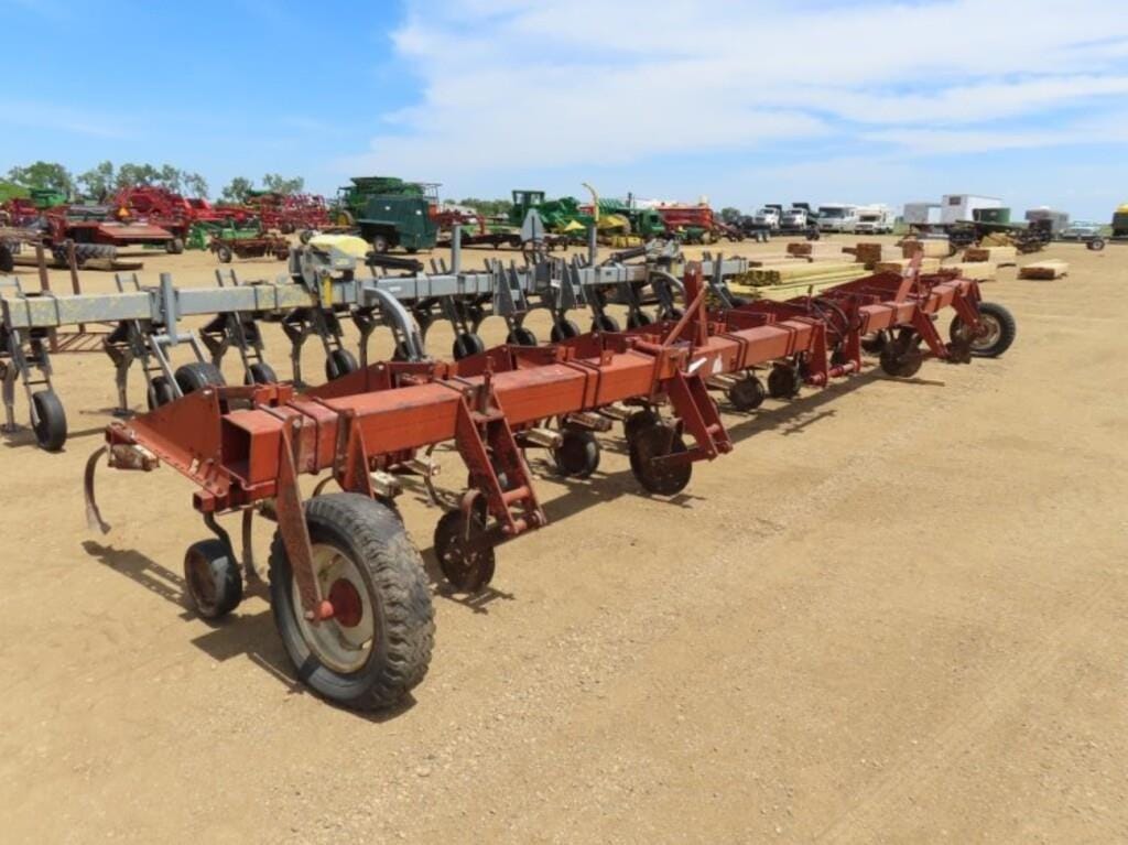 Main image International Harvester 133