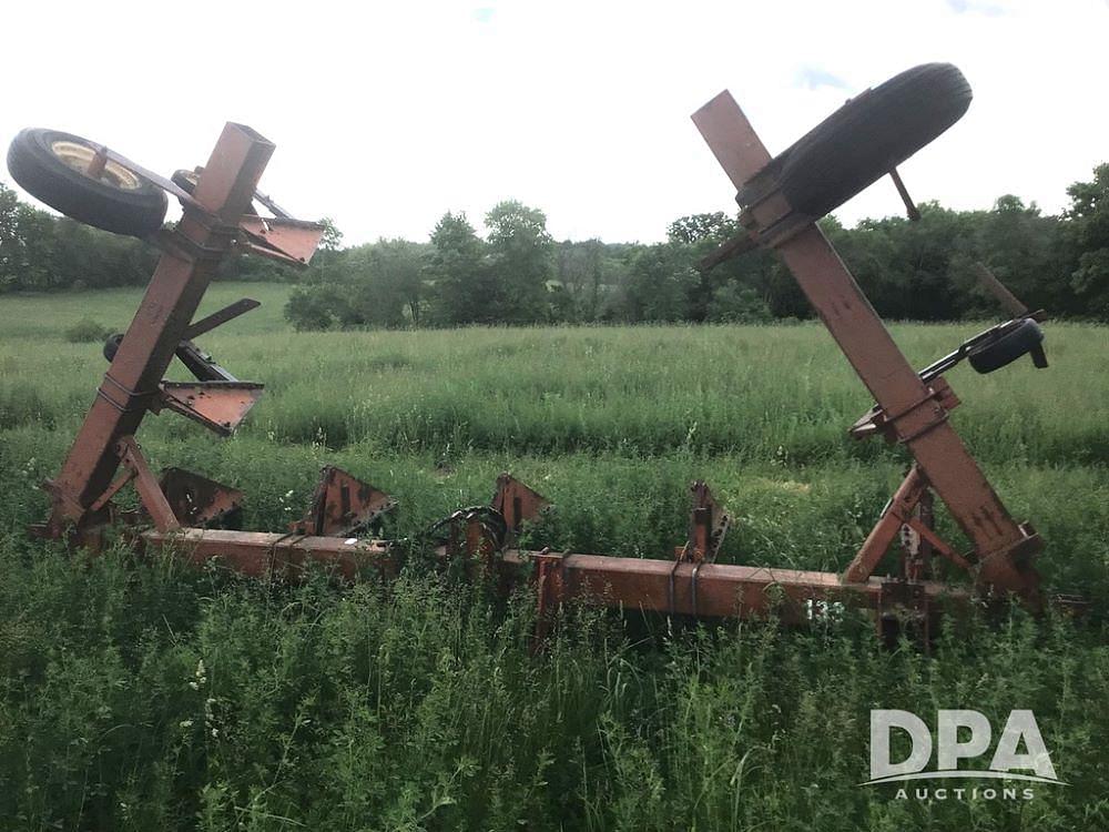 Image of International Harvester 133 Image 0
