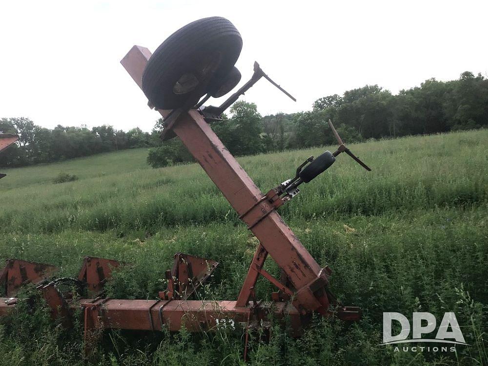 Image of International Harvester 133 Image 1