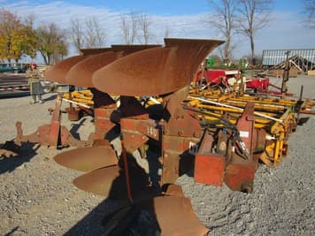 Main image International Harvester 140