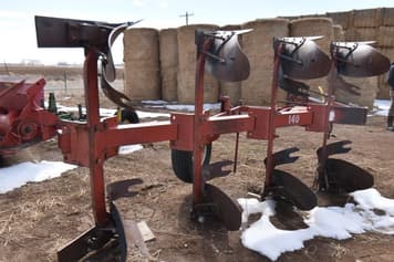 Main image International Harvester 140