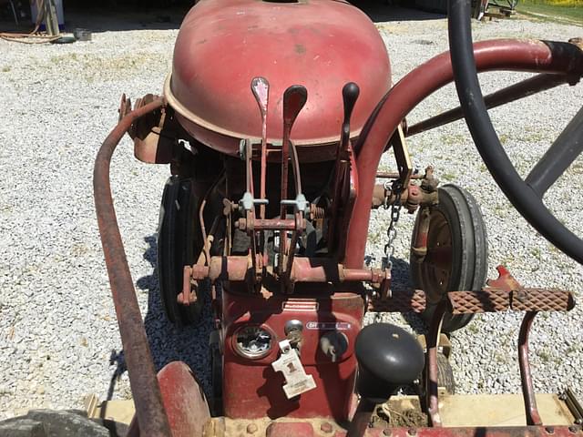 Image of International Harvester 140 equipment image 1