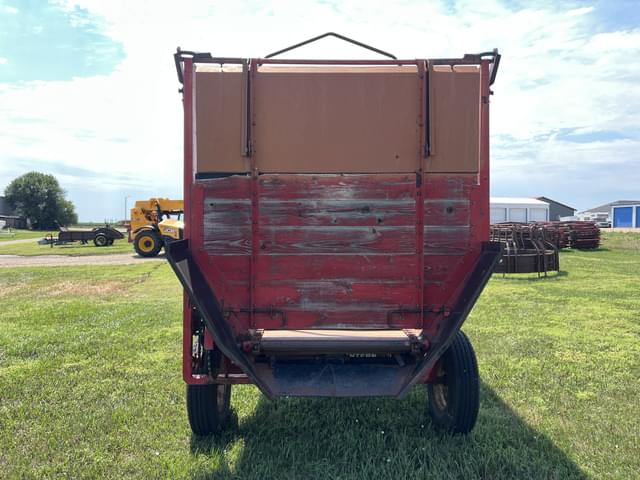 Image of International Harvester 140 equipment image 3