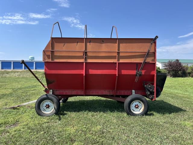 Image of International Harvester 140 equipment image 4