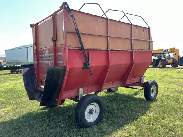 Image of International Harvester 140 equipment image 2